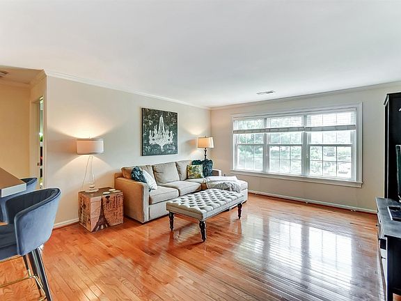 3rd image of 3728 Ashworth Dr Unit D
