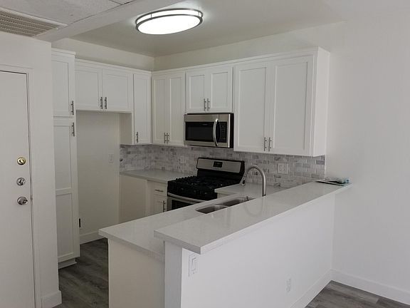 4th image of 20956 Vanowen St #106