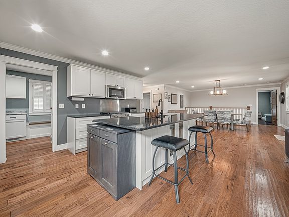 4th image of 1201 Andover Avenue