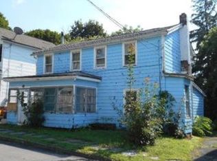 8 Division St, Port Jervis, NY 12771