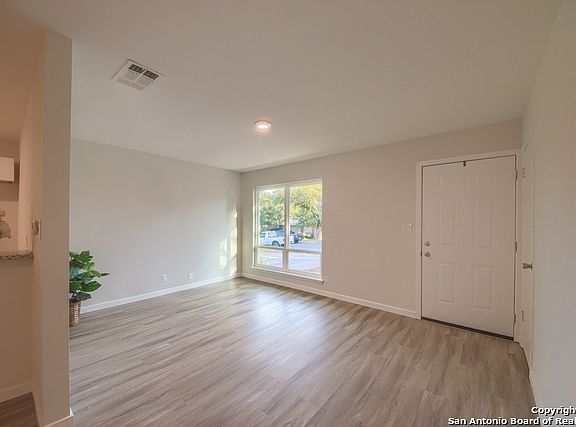 5th image of 11934 Alamo Blanco St