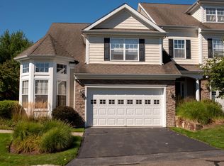 8 Dogwood Ct, Middlebury, CT 06762