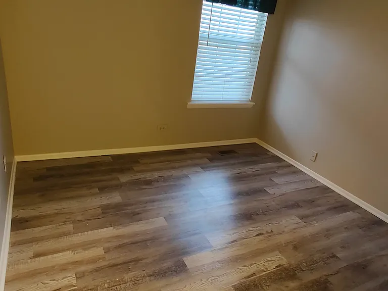 1831 Quaker Hollow Ln — Photo 8