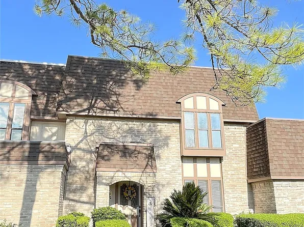 71 S Bachelor Button St, Lake Jackson, TX 77566