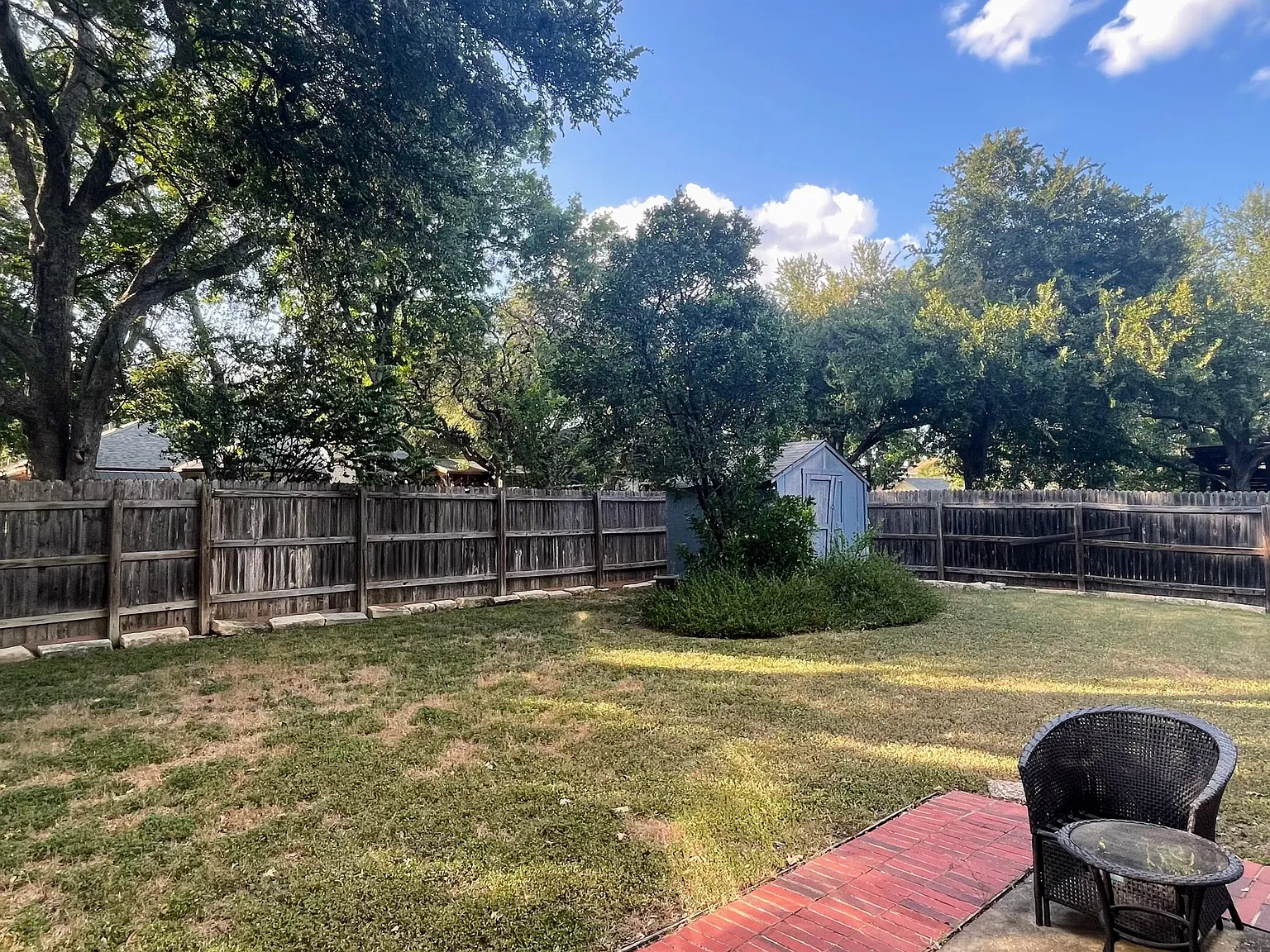 4 bed, 2.5 bath, 2818 sqft, $2,850 — Photo 2