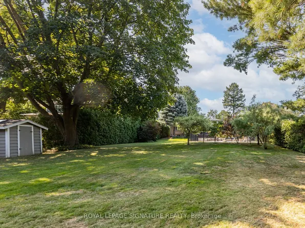 383 Maplehurst Ave, Oakville, ON L6L 4Y3