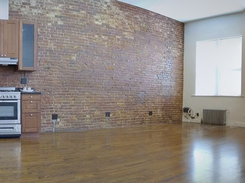 1st image of 89 Greenpoint Ave