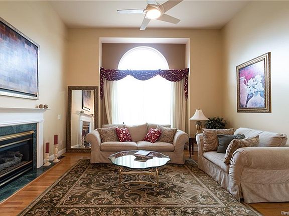 3rd image of 17 Coventry Cir