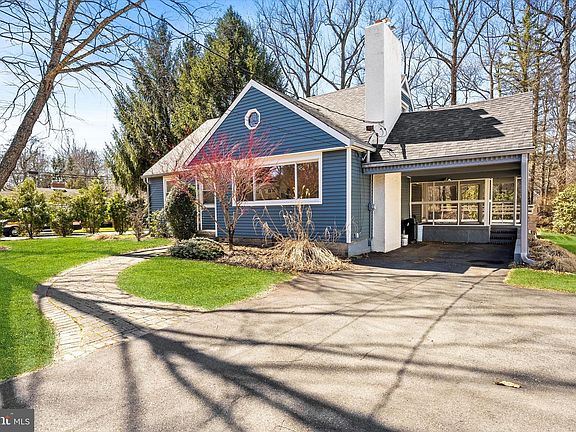 4th image of 1247 Lower Ferry Rd