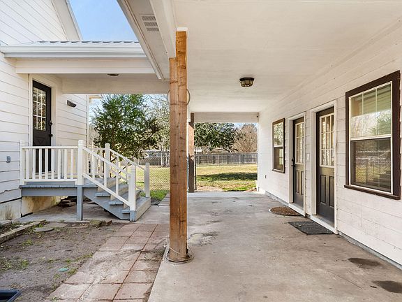 4th image of 579 Lake Vernon Rd