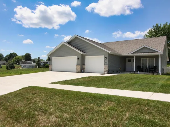 1804 E 6th St #A, Coal Valley, IL 61240