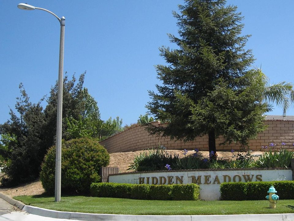 Hidden Meadows Entry