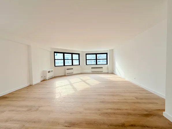 399 East 72nd Street image 7 of 12