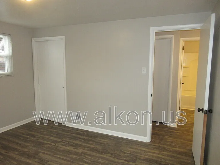 1097 Roseanne Ave — Photo 10