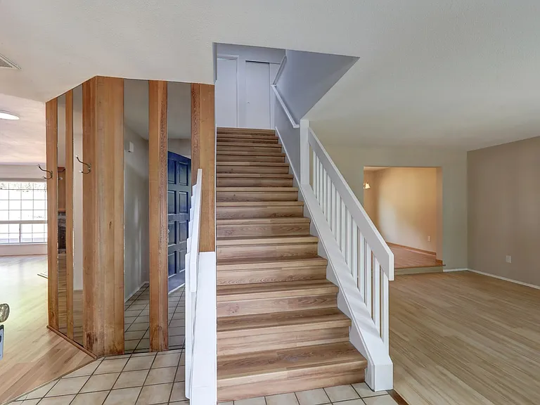 10028 NE 139th St — Photo 2