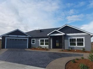935 St Francis Dr, Medford, OR 97504