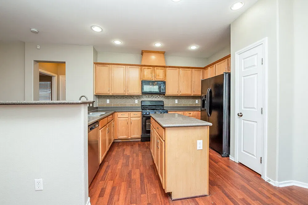 3 bed, 2.0 bath, 1366 sqft, $1,880 — Photo 3