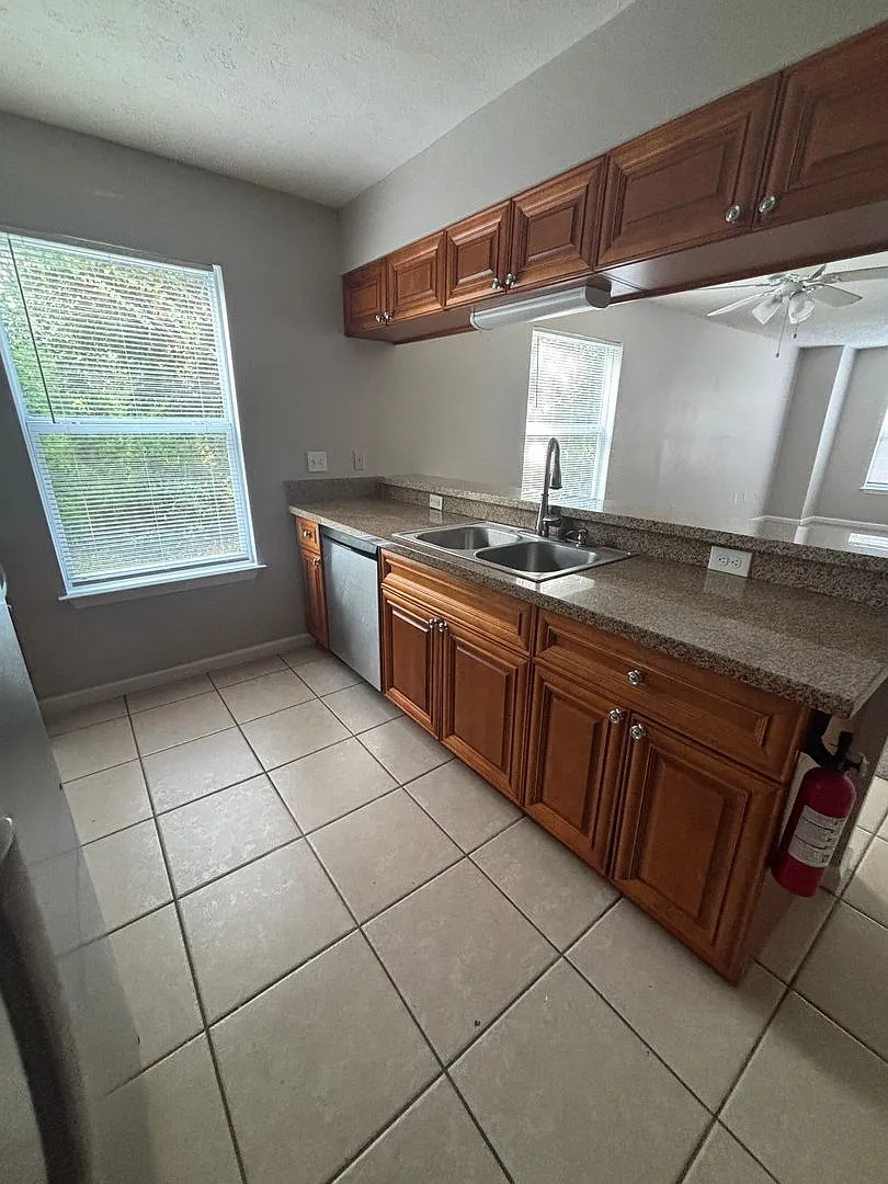 754 Sherman Ave — Photo 3