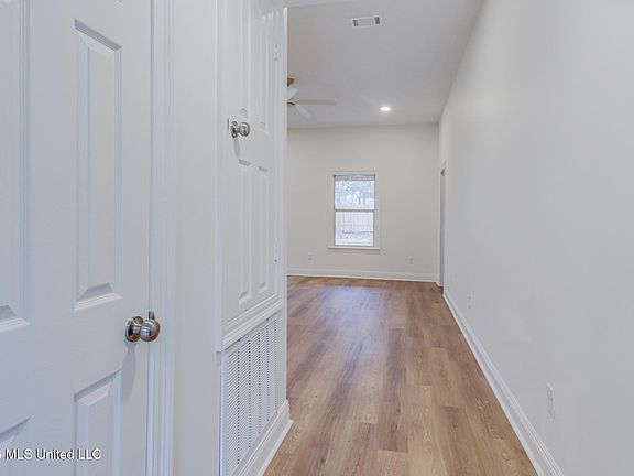 3rd image of 8104 Meadowdale Dr