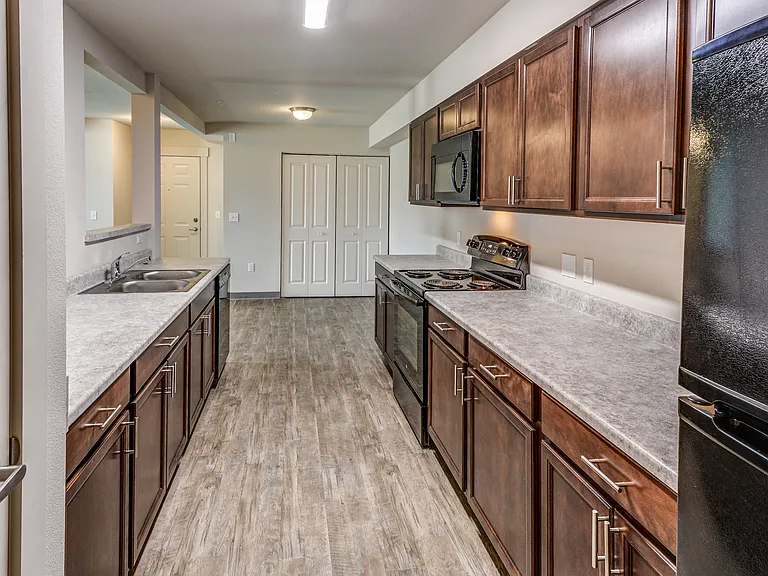 Crossroads Apartments — Photo 28
