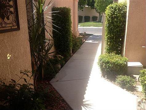 1st image of 48207 Calle Floristas