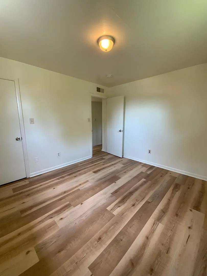 1729-1733 Manor Ridge Drive — Photo 4