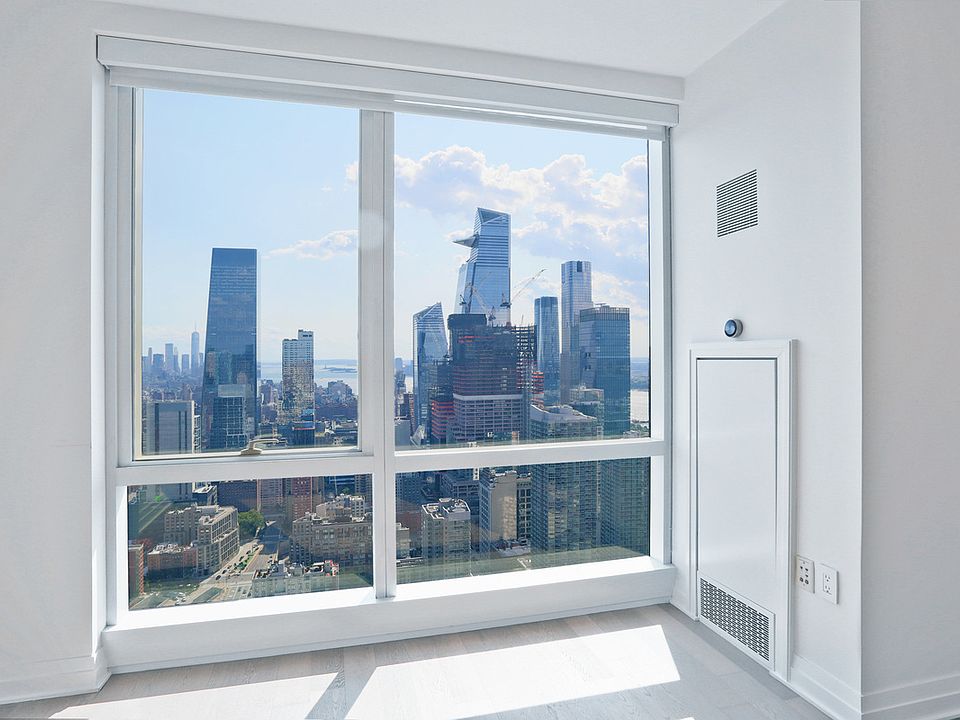 1st image of 460 W 42nd St Penthouse 4G