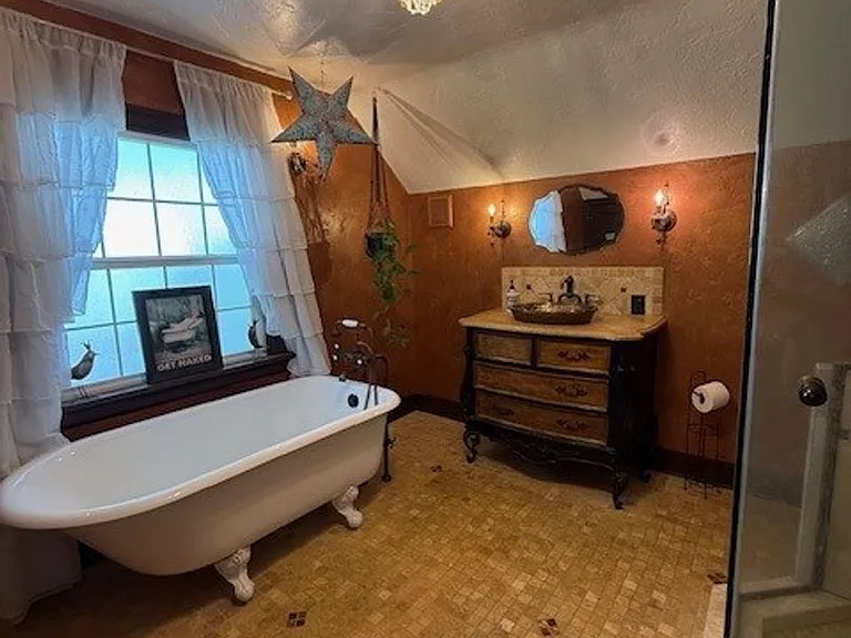 2324 S Jefferson St — Photo 24