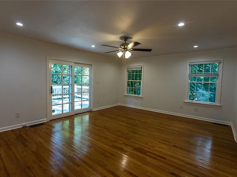 1311 Roxboro Dr — Photo 24