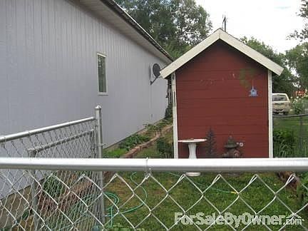 Side yard showing the little garden shed