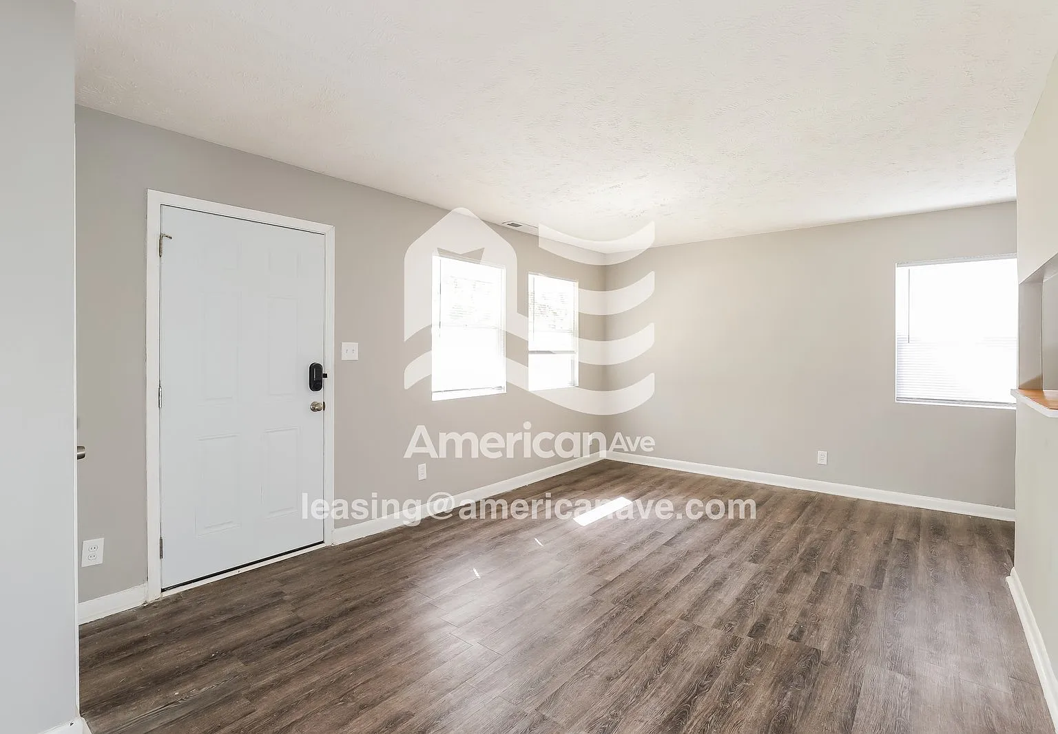 3 bed, 1.0 bath, 951 sqft, $1,587 — Photo 2