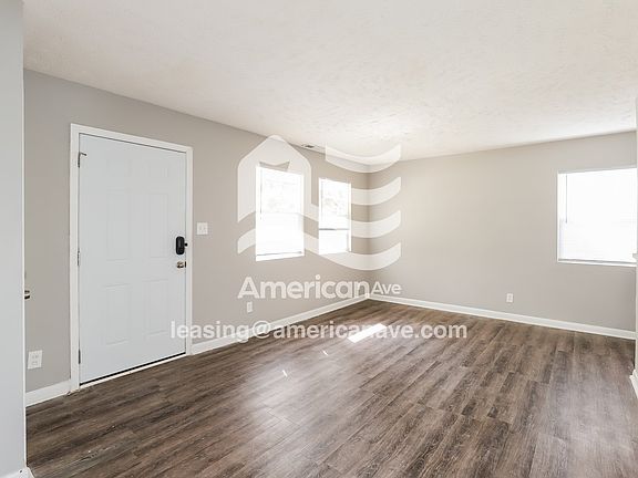 1532082_002_wm_-_living_room_13193007.jpg