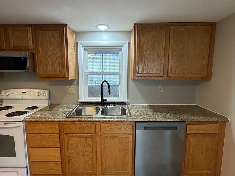 211A N Railroad St — Photo 7