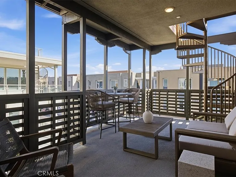 657 Doheny Way — Photo 22