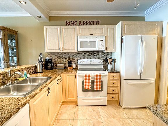 4th image of 18100 N Bay Rd #1106