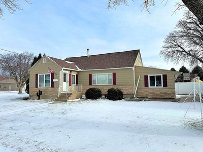 1802 Pleasant St, Emmetsburg, IA, 50536