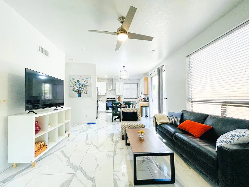3 bed, 2.5 bath, 1547 sqft, $4,600 — Photo 3