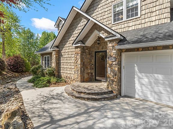 3rd image of 6047 Chaucer Ln