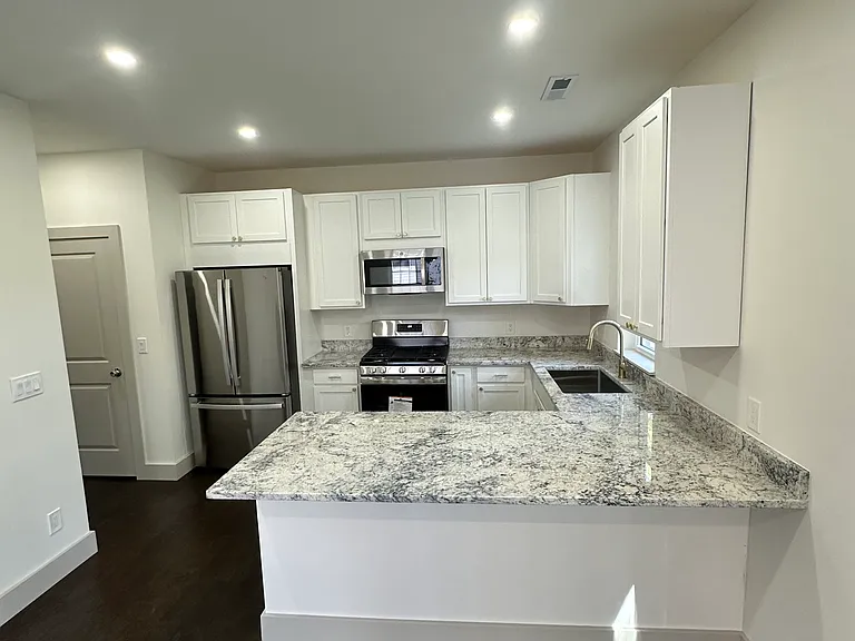 513 S 23rd St — Photo 3