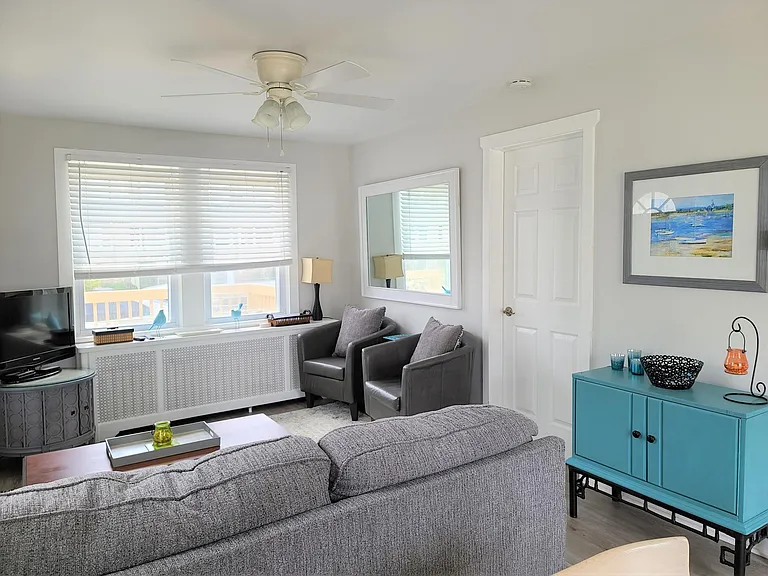 425 N Kenyon Ave — Photo 16