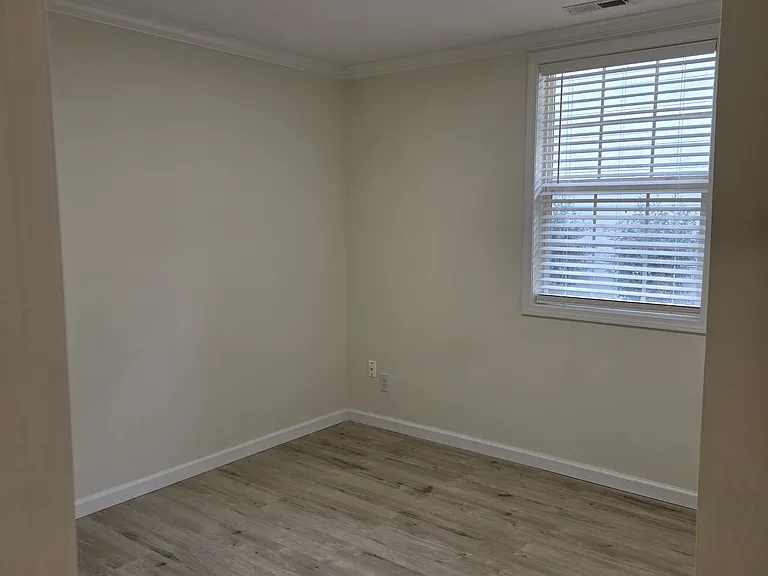 108 S Dixon Ave — Photo 13