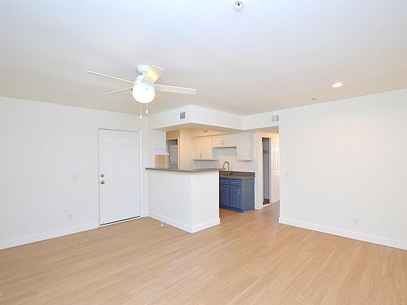 3rd image of 4308 N Longview Ave APT 201