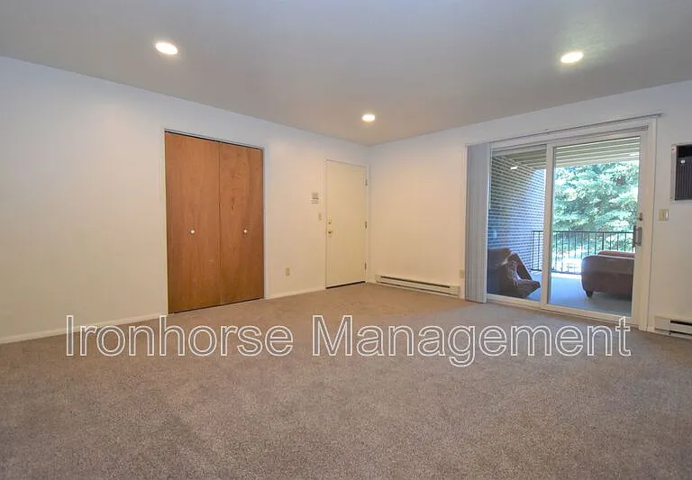 813 W Villard St #71 — Photo 4