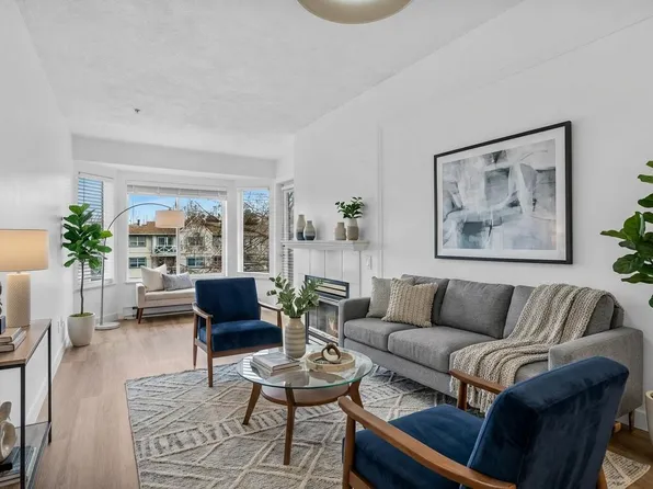 12110 80th Ave #404, Surrey, BC V3W 0V2