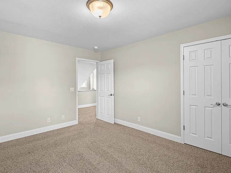 58 Burlington Ln — Photo 20