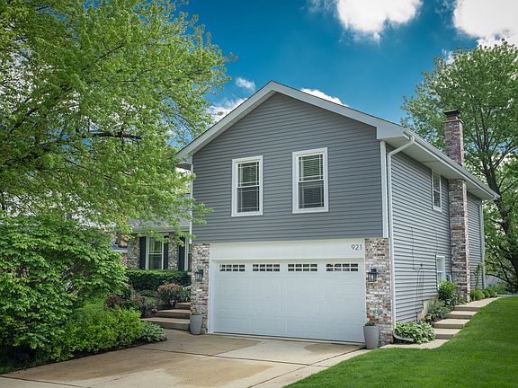 2nd image of 921 E Point Dr