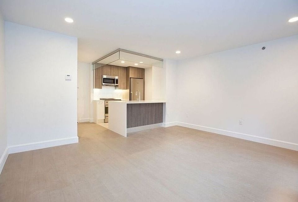1st image of 300 W 55th St APT 3E