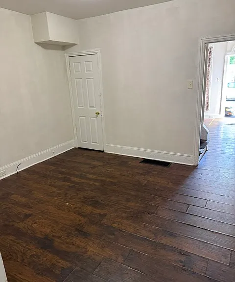 428 S Claymont St — Photo 8