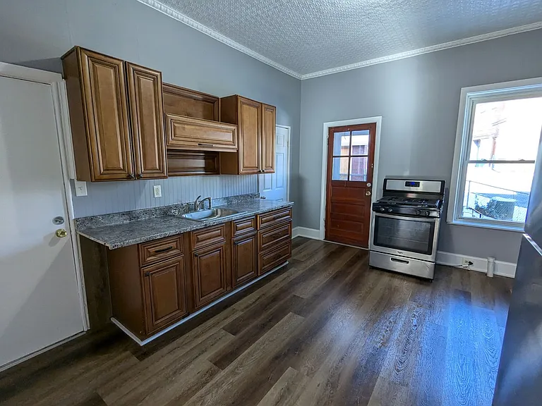 13 Hamilton St — Photo 2