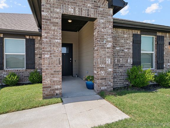 3rd image of 2709 Stonecreek Dr